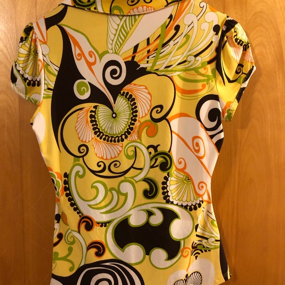 Junior size Large top in a funky yellow/white/black pattern - Picture 2 of 6